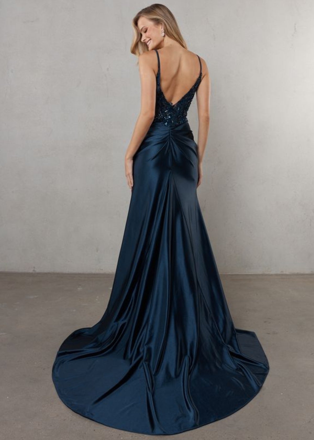 Fareeda gown in Navy