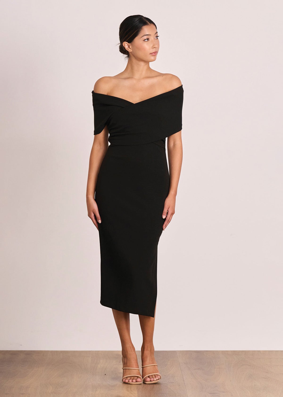 Pasduchas Chakra Black Midi Dress
