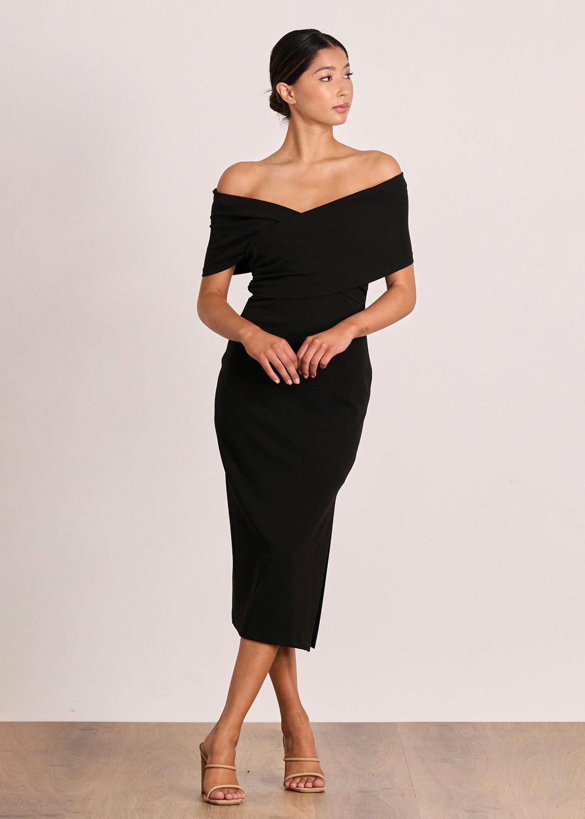 Pasduchas Chakra Black Midi Dress
