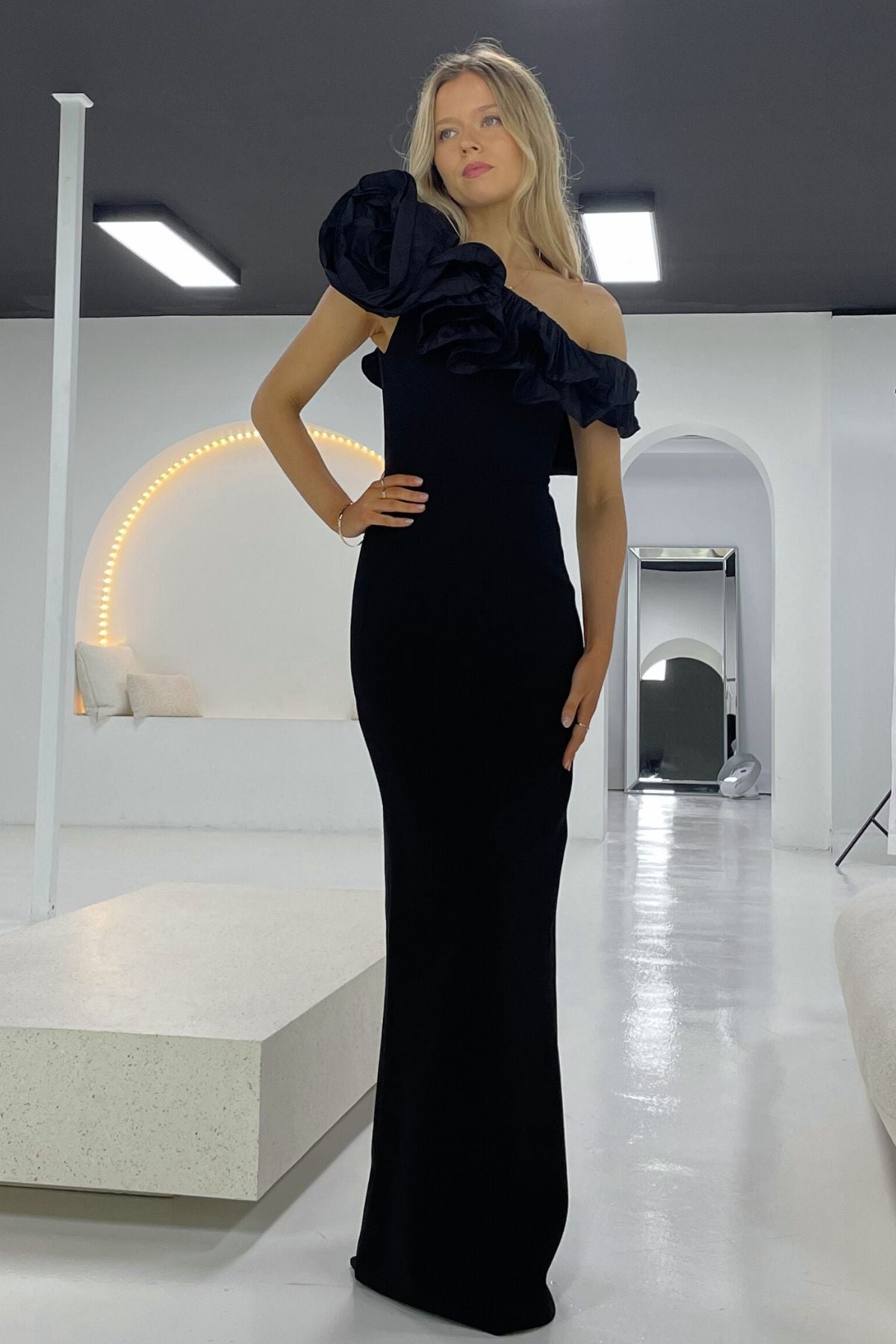 REBECCA VALLANCE Chloe Gown (Black),Dress for a Night